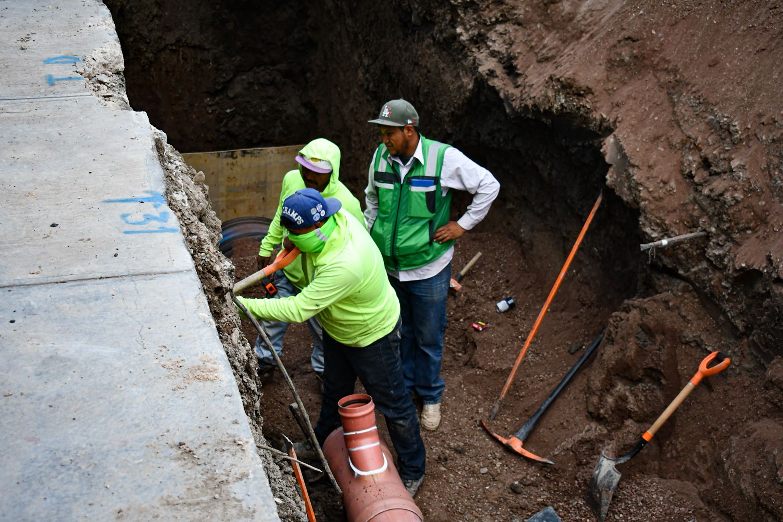 Trabajos del Colector Pluvial Jalisco, ahora sobre calle Gral. Monterde.