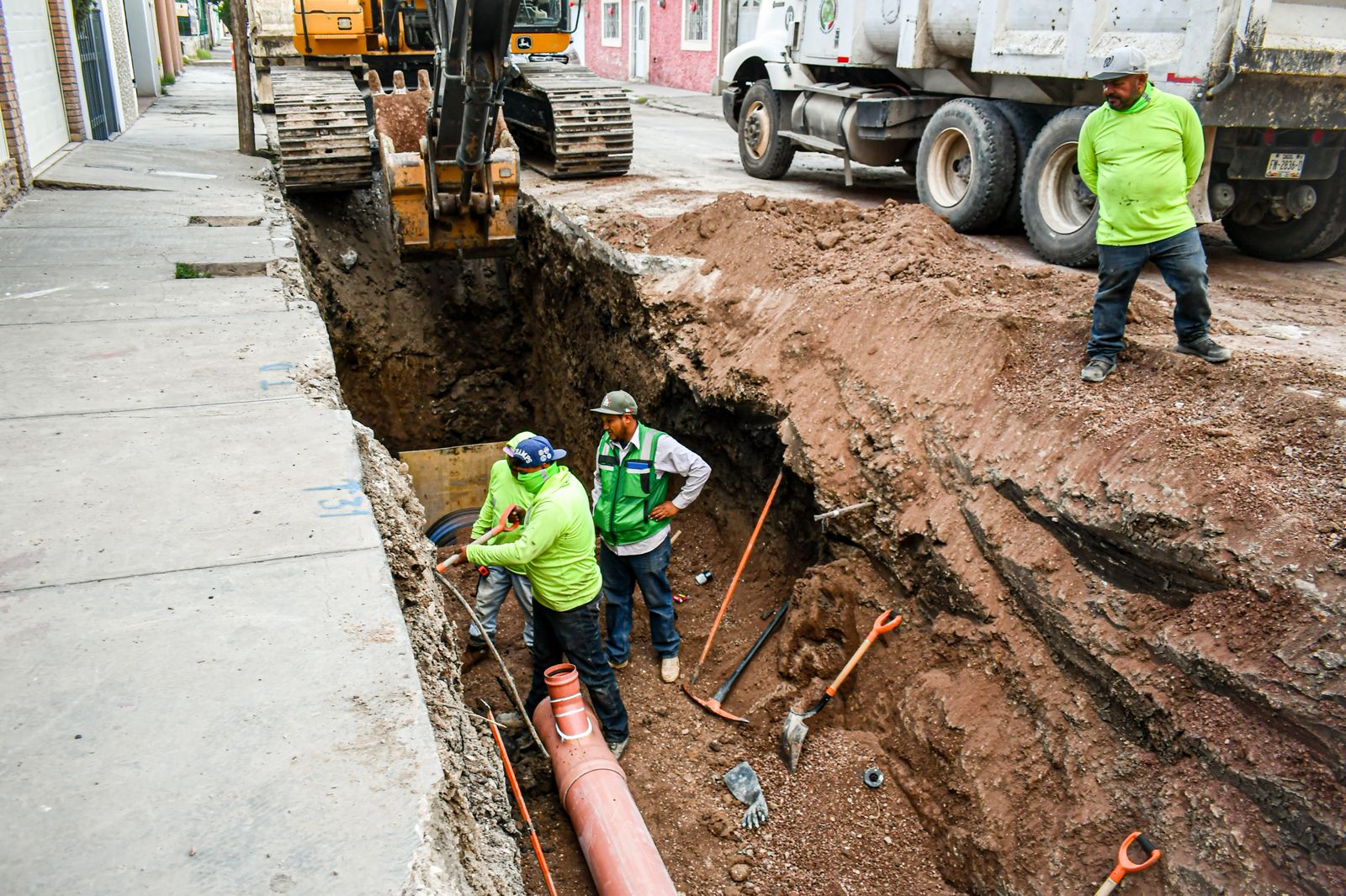 Trabajos del Colector Pluvial Jalisco, ahora sobre calle Gral. Monterde.